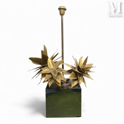 Attribué à la Maison JANSEN Lampe fleurs en laiton doré, soc…