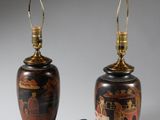 paire de lampes en forme de vases asiatiques ornées de motifs asiatiques