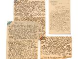 deux vieilles lettres et un bout de papier sur lequel il y a des mots
