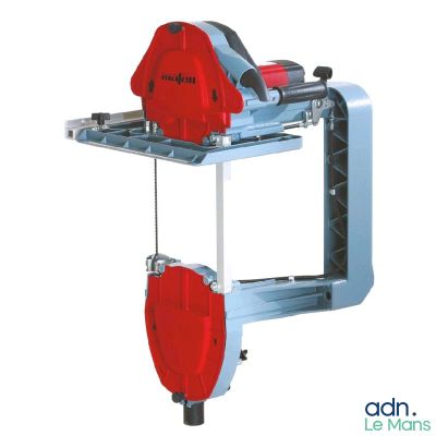 deux machines rouges et bleues sur fond blanc, avec un fond blanc