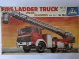 une boîte avec l'image d'un camion d'échelles de pompiers