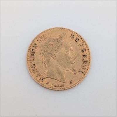 l'image d'une pièce d'or sur laquelle figure le visage d'un homme