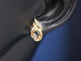 un gros plan sur l'oreille d'une femme portant un ear cuff en or et diamants