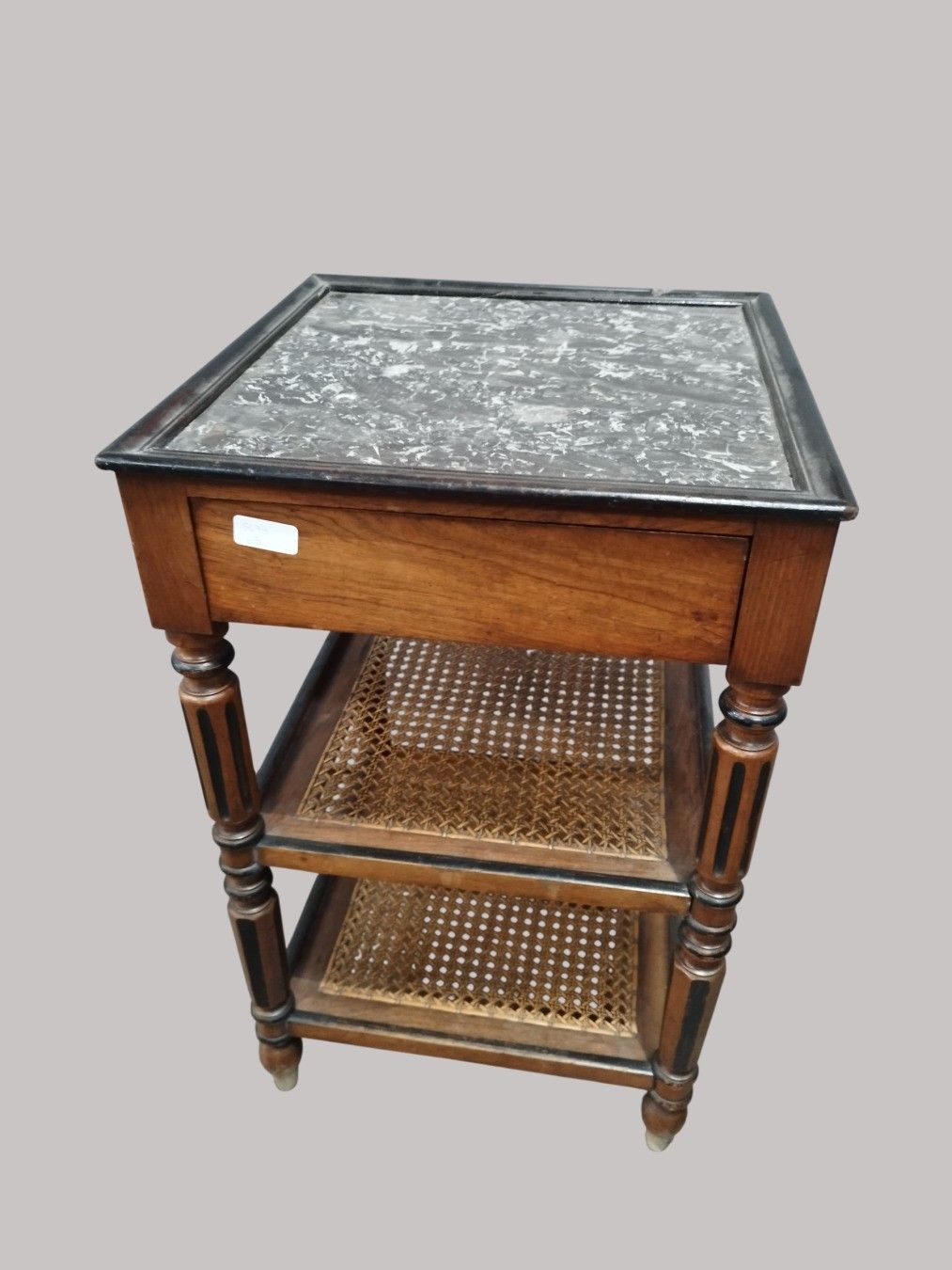 Petite table de chevet en bois de placage à deux plateaux ca…