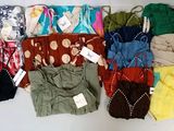 de nombreux types de sous-vêtements exposés dans une boîte