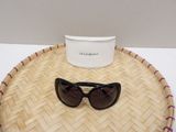 a straw tray with a pair of sunglasses on top of it