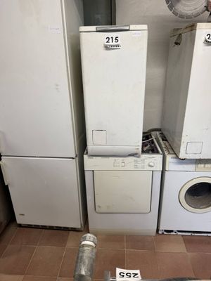 plusieurs appareils qui se trouvent dans une pièce