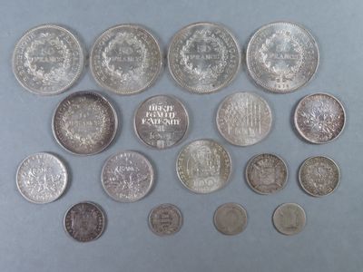 an image of a bunch of coins sitting on top of a table
