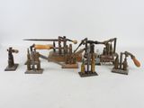 un grand nombre d'outils posés sur une table