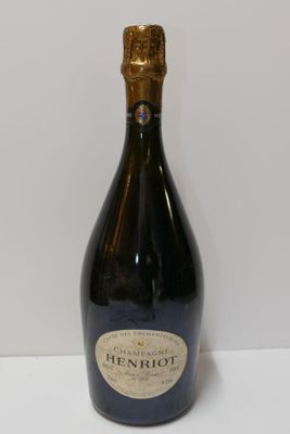 an image of a bottle of wine sitting on a table