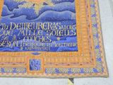 a picture of a plaque on the sidewalk of a building