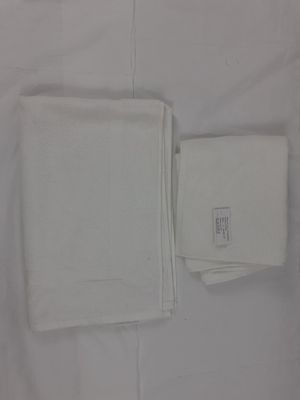 Lot de 2 - Ces deux exemplaires de tapis réversibles sont fa…
