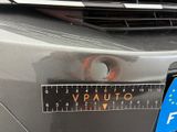 a sticker on the front of a car that says vauto