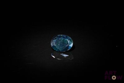 une image représentant un losange bleu et blanc sur un fond noir