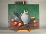 un tableau représentant des pommes et une théière posées sur une table