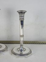 PAIRE DE FLAMBEAUX en bronze argenté à fût à pans et base he… (photo 3)