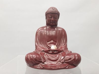 Bouddha en résine rouge. Chine XXème.