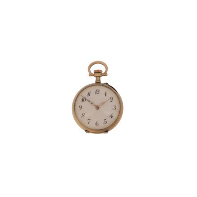 une petite montre de poche en or avec des chiffres romains