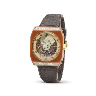 une image représentant une montre marron dotée d'un cadran squeletté