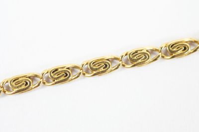 a close up of a gold chain bracelet with a clasp