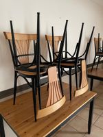 Mobilier de salle de restauration à savoir : 4 tables 2 couv…