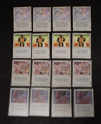 Dans ce jeu de cartes, il y a beaucoup de cartes sur la table