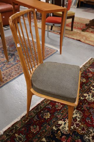 VINTAGE – Paire de chaises, dossiers barrettes, piètement fuseau,...