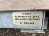 a sign on the side of a building that says hekipia