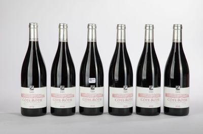 six bouteilles de vin rouge alignées