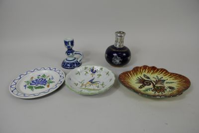 Lot de faïence d’origines diverses : -Une petite assiette à …
