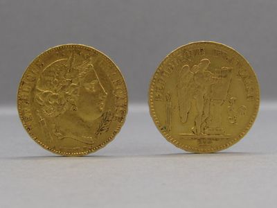 two gold sovereigns, one of which is a sovereign and the other of which is a sovereign
