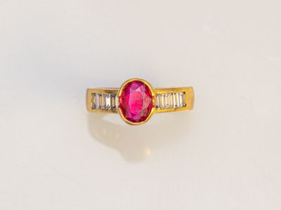 Bague en or jaune 750°/°° (18K), sertie d'un rubis naturel t… - Photo 1