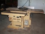 a machine that is sitting on a table in a room