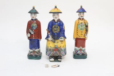 3 magots, figurines en porcelaine de Chine polychrome H.