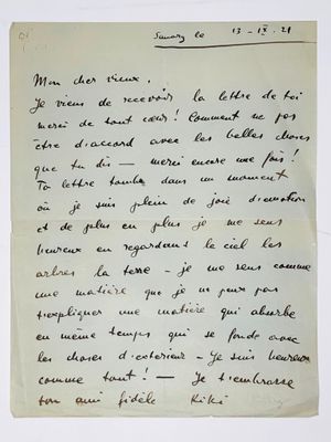 une vieille lettre écrite à la main sur un morceau de papier avec une écriture dessus