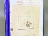 un livre ouvert avec une couverture bleue et l'image d'un oiseau