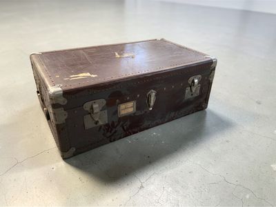 Malle de voyage. XXème siècle. 34 x 55 x 88 cm.