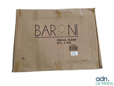une boîte en carton sur laquelle est collée une étiquette portant l'inscription « baroni »