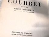 un livre posé sur une table, à côté d'une tasse de café