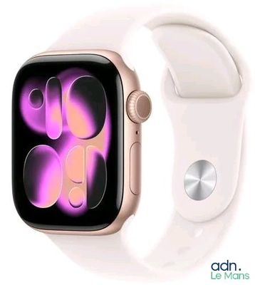 une Apple Watch avec un bracelet blanc et un motif rose et violet sur l'écran