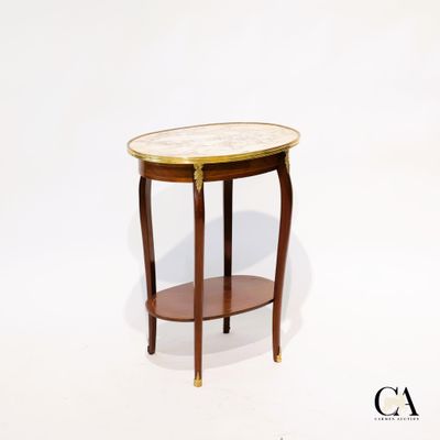 une image d'une petite table avec un plateau en marbre sur un fond blanc