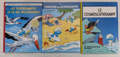trois livres posés sur une table