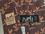 a tie with a picture of a horse and carriage on it