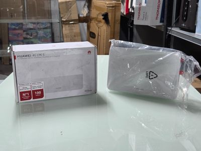 deux boîtes de manettes Nintendo Wii posées sur une table