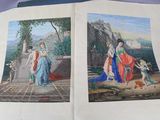 deux photos d'une femme et d'un enfant dans un livre