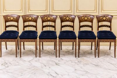 lot de six chaises de salle à manger avec assise rembourrée en velours bleu