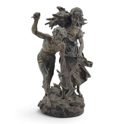 une image représentant une statue d'un homme et d'une femme sur un rocher