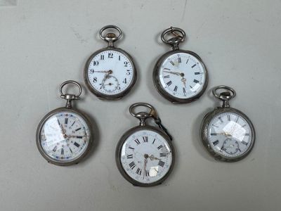 quatre montres de poche en argent comportant des chiffres romains