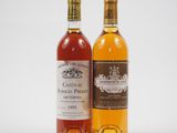 deux bouteilles de vin posées l'une à côté de l'autre sur une surface blanche