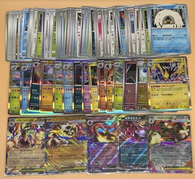 beaucoup de cartes pokemon différentes sur la table